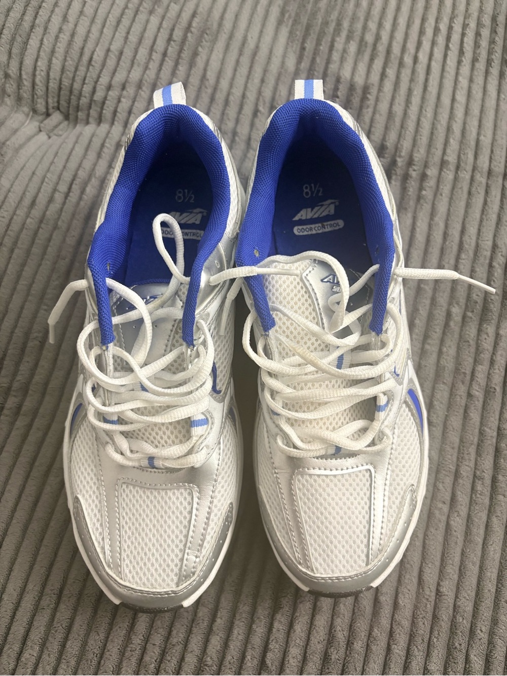 Avia Men’s White and Blue Athletic Sneakers size 8.5